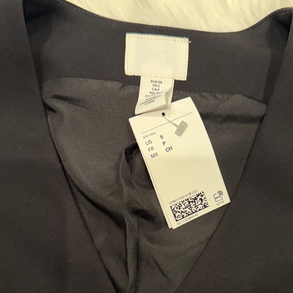 H&M Black Tailored Vest NWT Size S Sleeveless Button Front Waistcoat - Picture 4 of 7